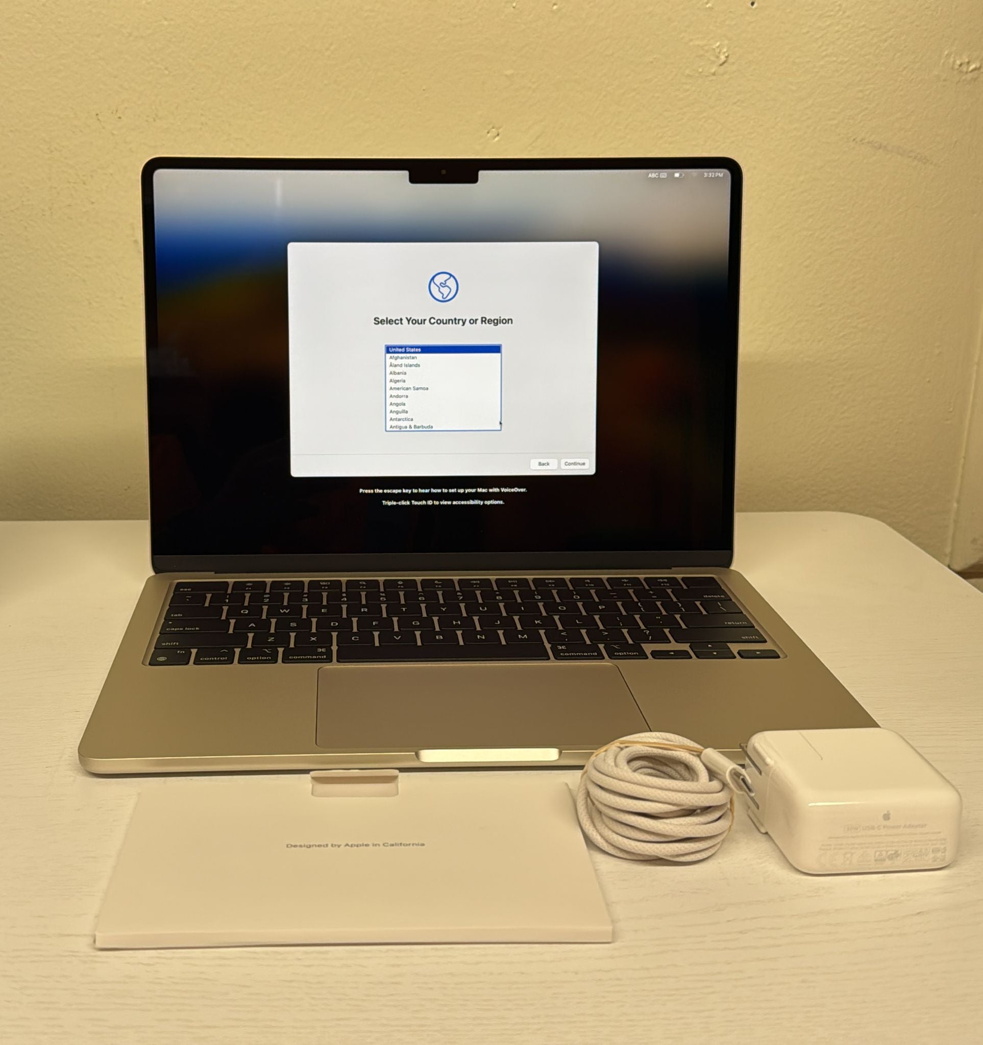 Apple MacBook Air M3 13" (Lightly Used)