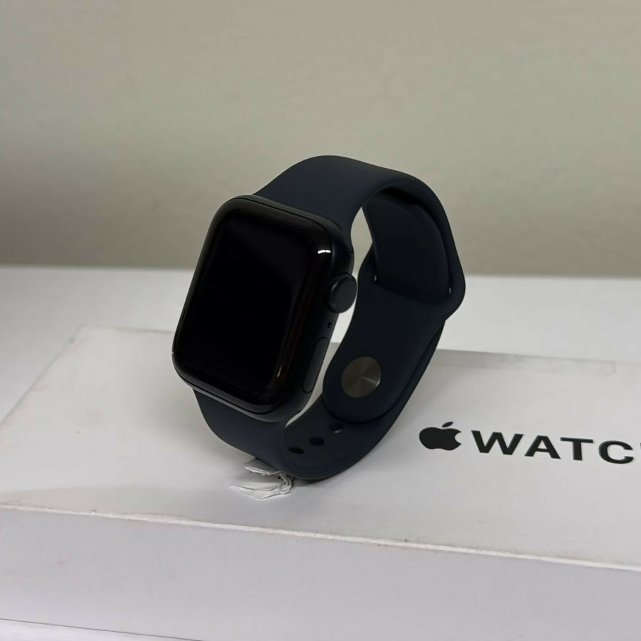 Apple Watch SE (Gen 2) - 40mm Midnight Aluminum with Midnight Sport Loop - GPS (Open Box)