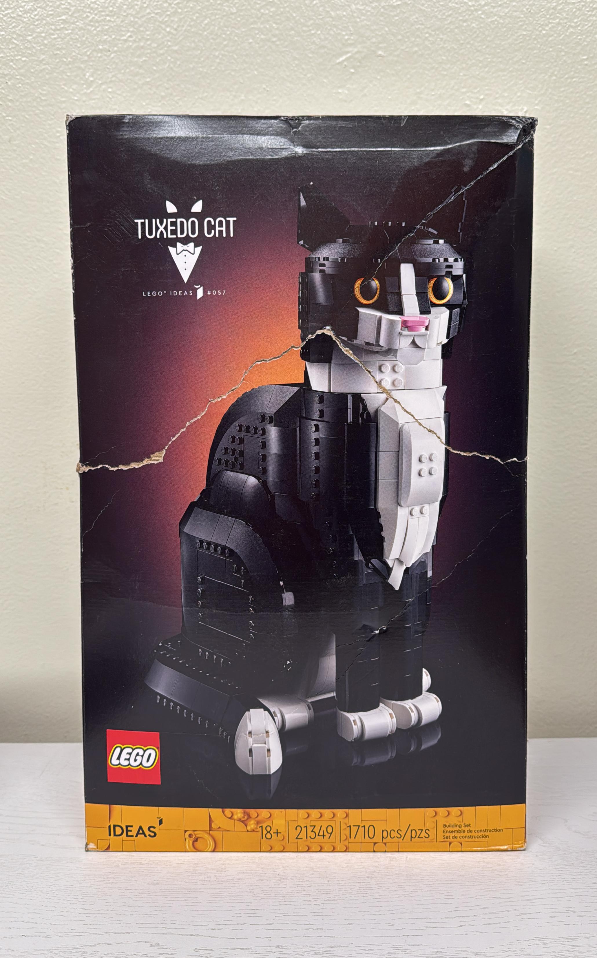 LEGO Ideas Tuxedo Cat 21349 – Adorable Collectible Model for Cat Lovers