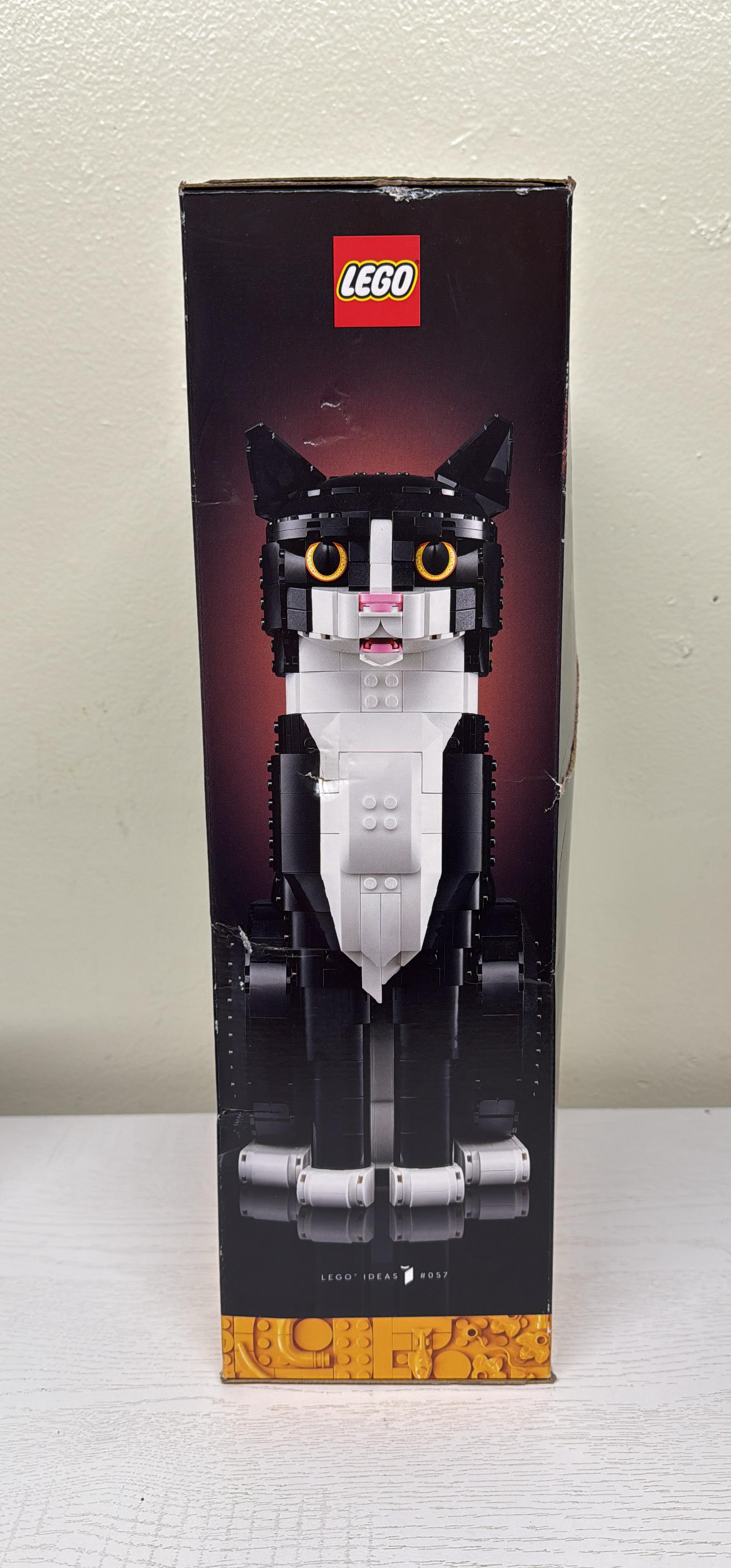 LEGO Ideas Tuxedo Cat 21349 – Adorable Collectible Model for Cat Lovers