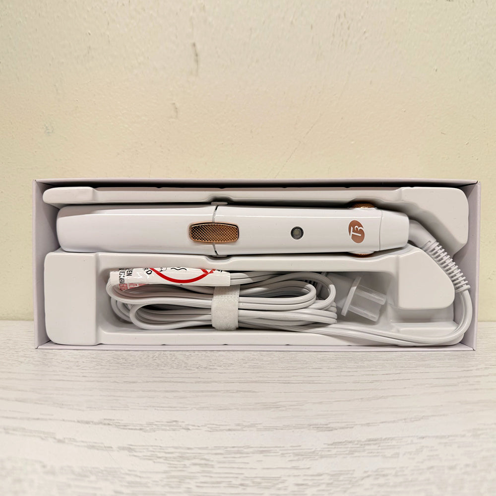 T3 SinglePass Compact Flat Iron – Travel-Ready 0.8" Ceramic Straightener with Heat-Resistant Cap, Auto Shut-Off, Dual Voltage – White/Rose Gold (Brand New)