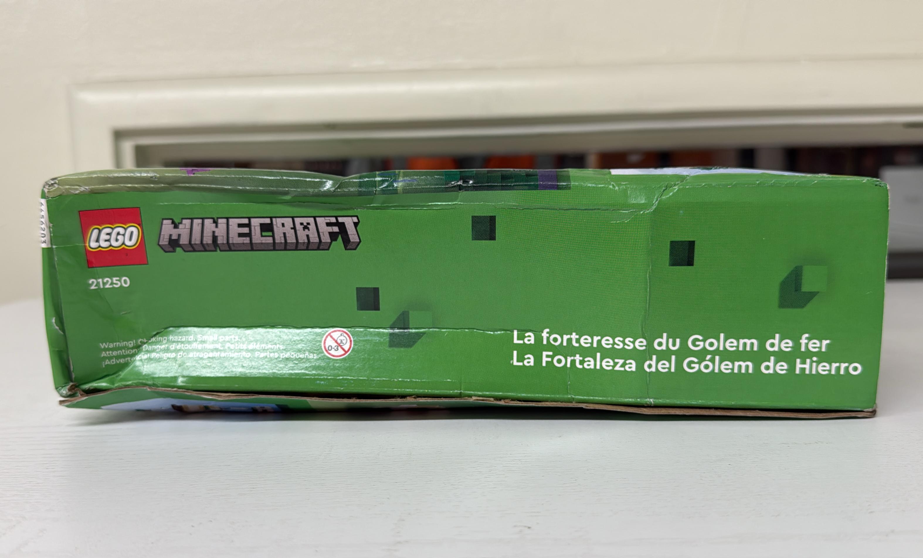 LEGO Minecraft The Iron Golem Fortress Minecraft Toy 21250 (Brand New)