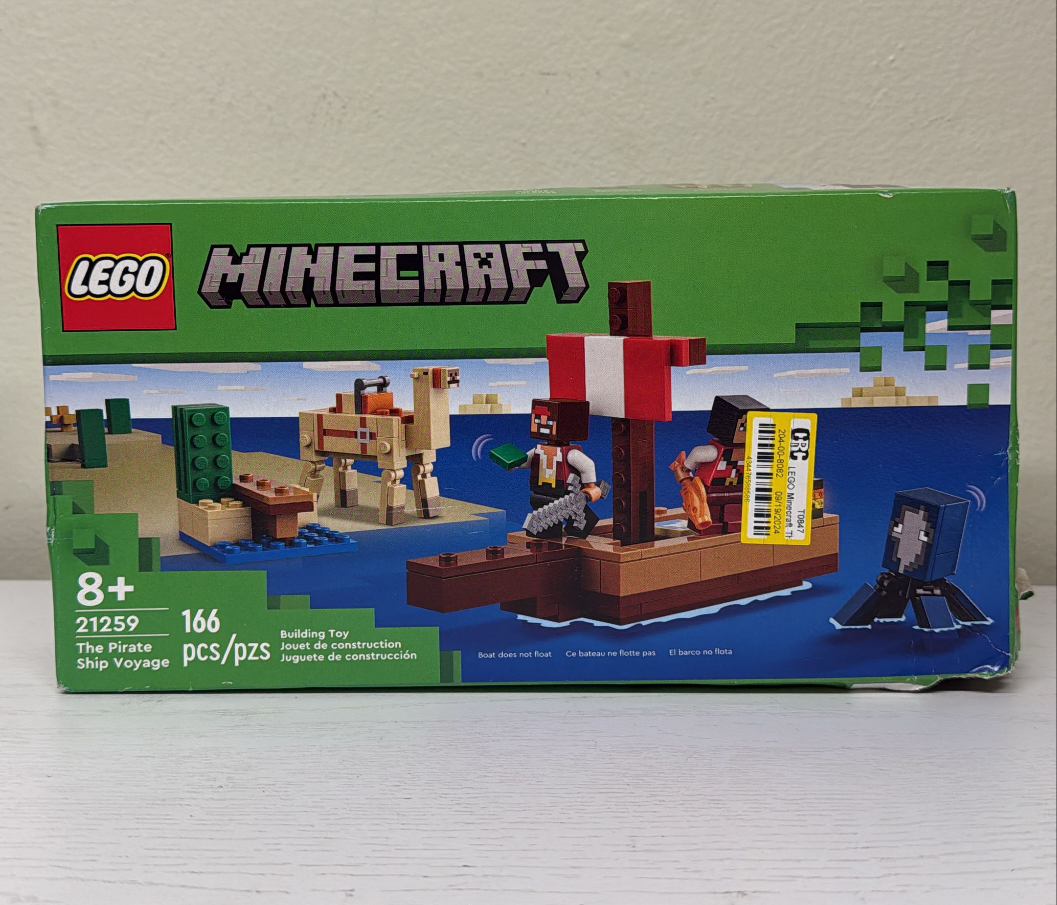 LEGO Minecraft The Pirate Ship Voyage Playset (21259) (Brand New)