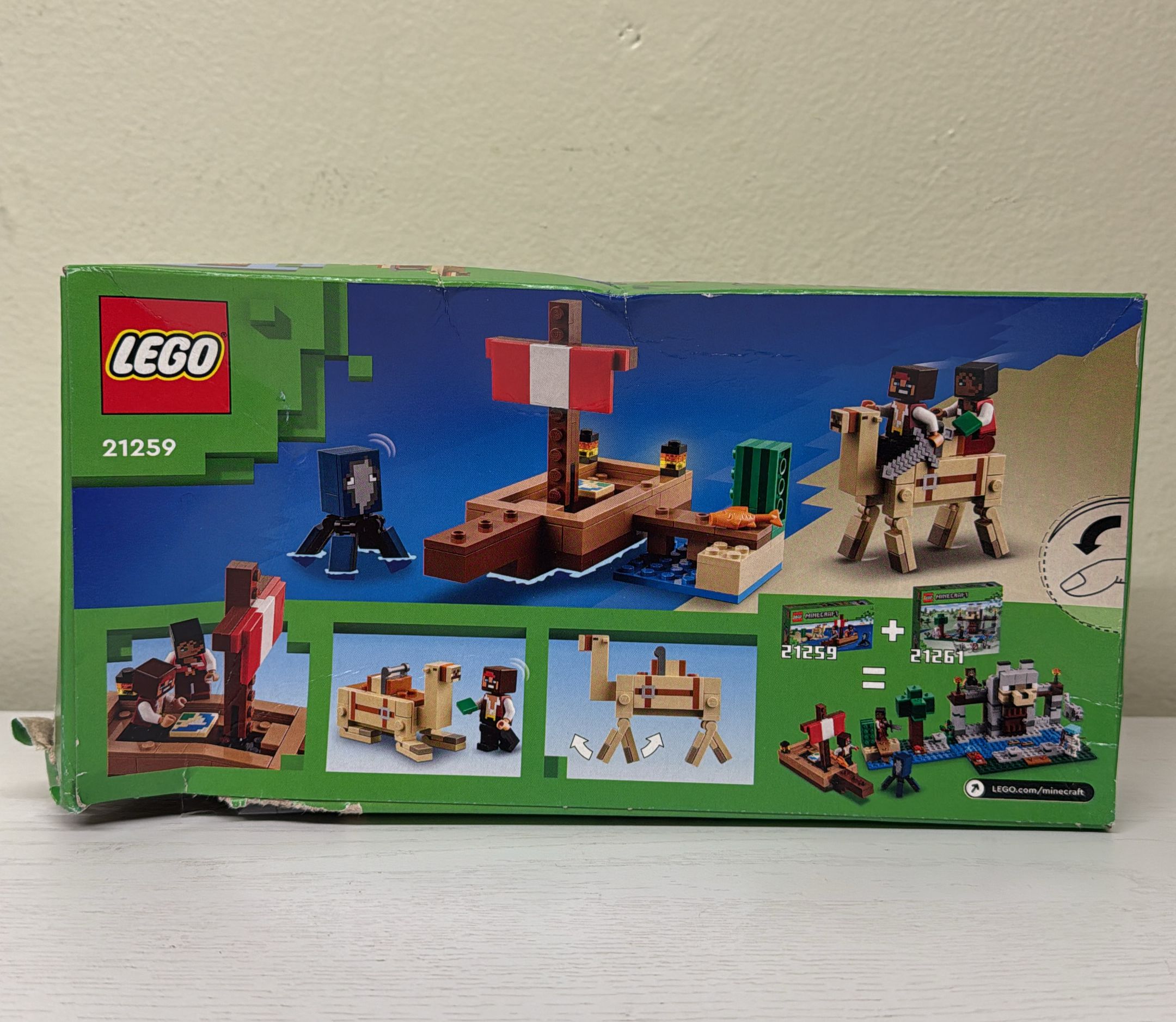 LEGO Minecraft The Pirate Ship Voyage Playset (21259) (Brand New)