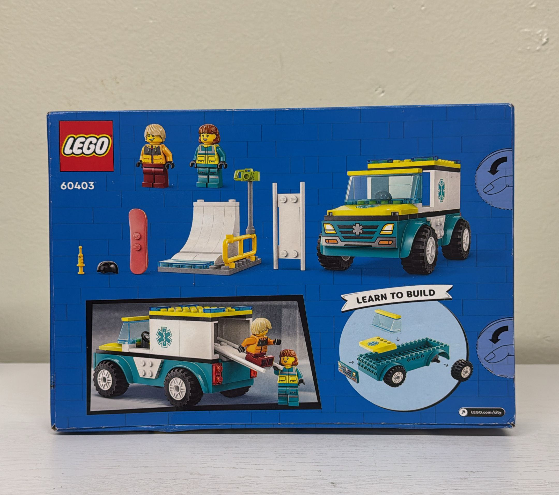 LEGO City Emergency Ambulance and Snowboarder (60403) (Brand New)