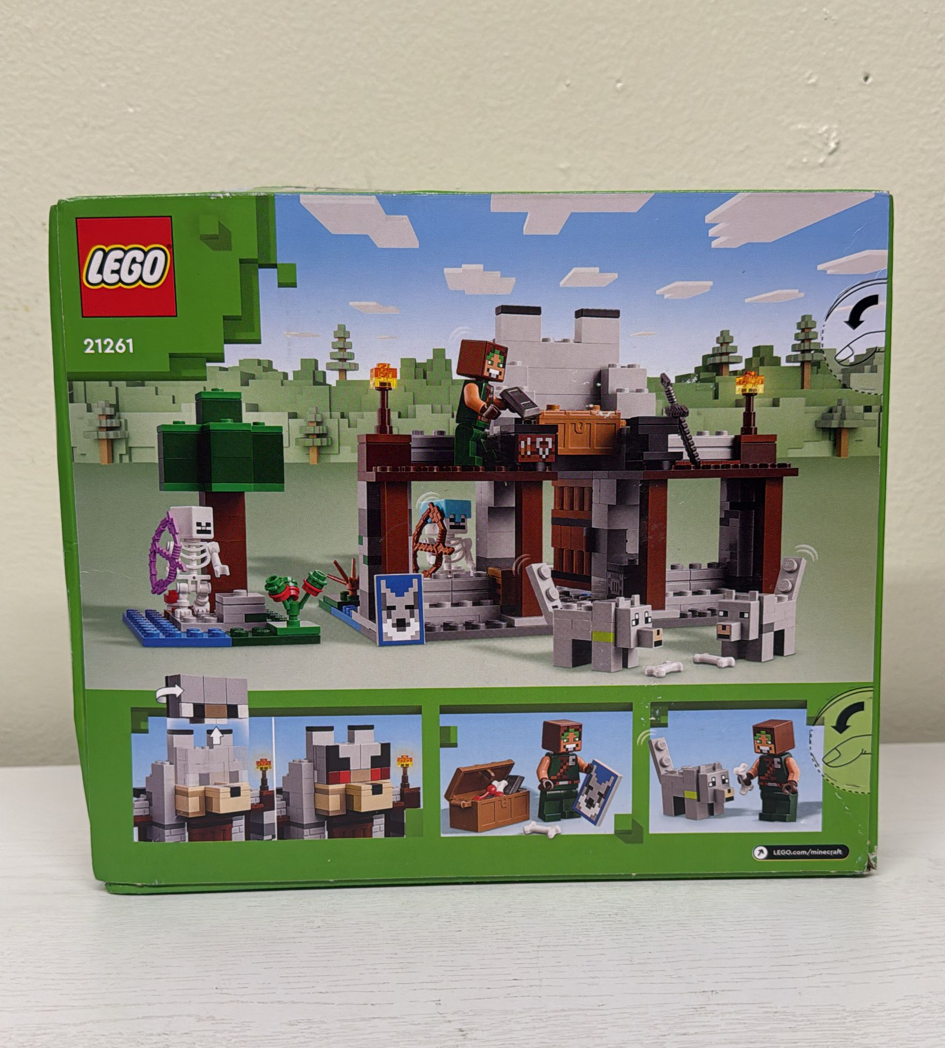 LEGO Minecraft The Wolf Stronghold Fortress Playset (21261) (Brand New)