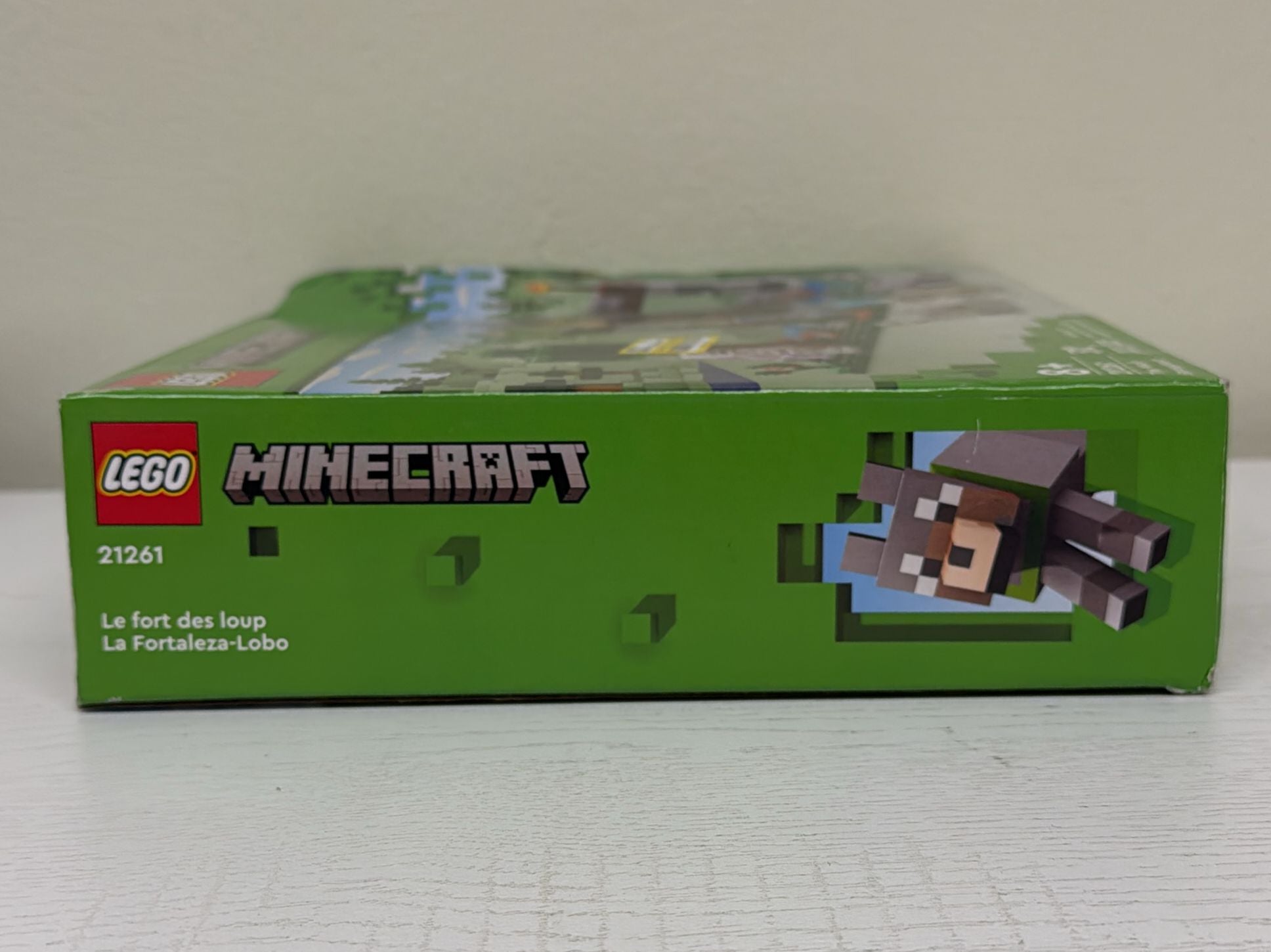 LEGO Minecraft The Wolf Stronghold Fortress Playset (21261) (Brand New)