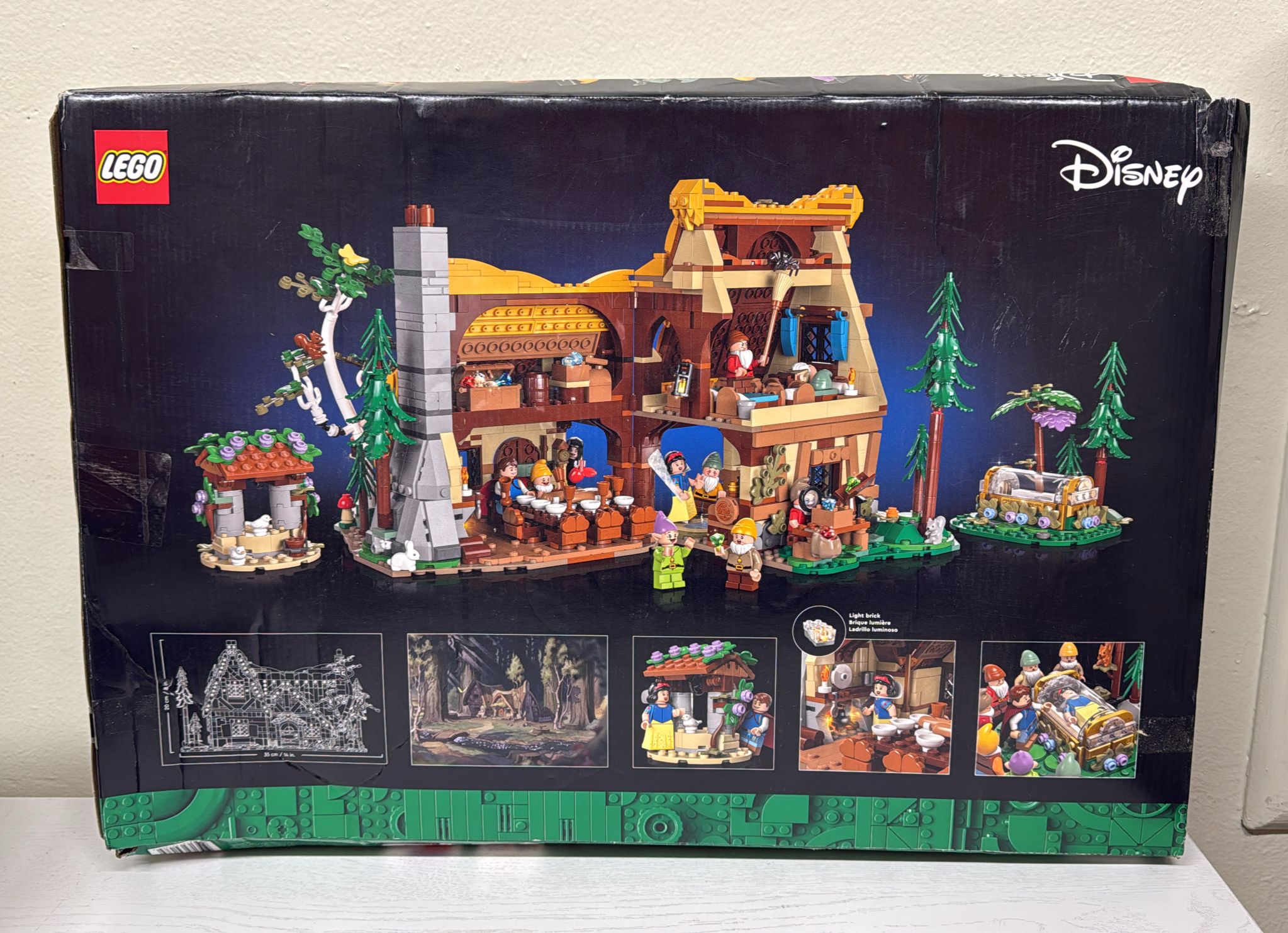 LEGO Disney Snow White and the Seven Dwarfs' Cottage Build and Display Set (43242)