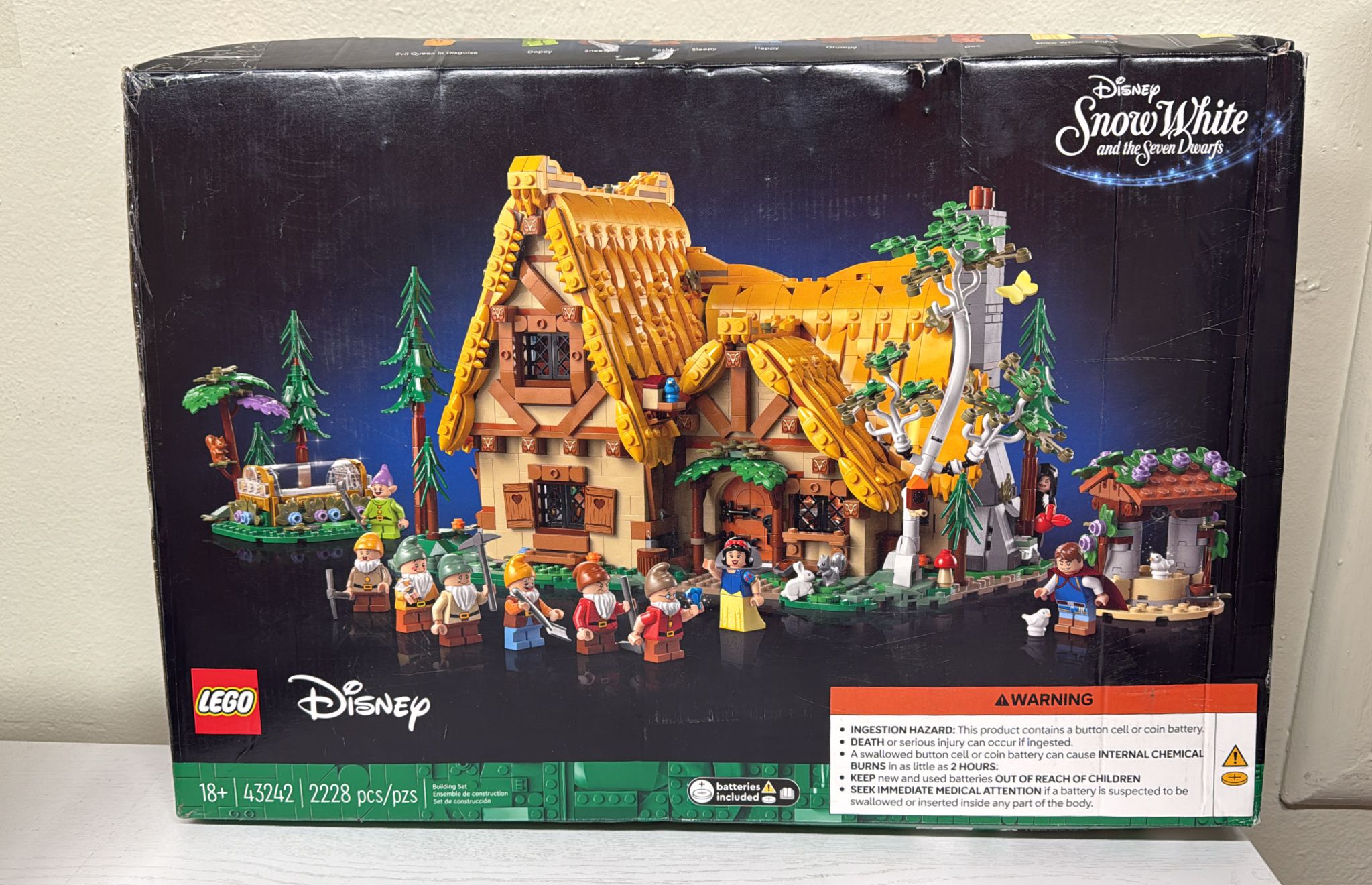 LEGO Disney Snow White and the Seven Dwarfs' Cottage Build and Display Set (43242)