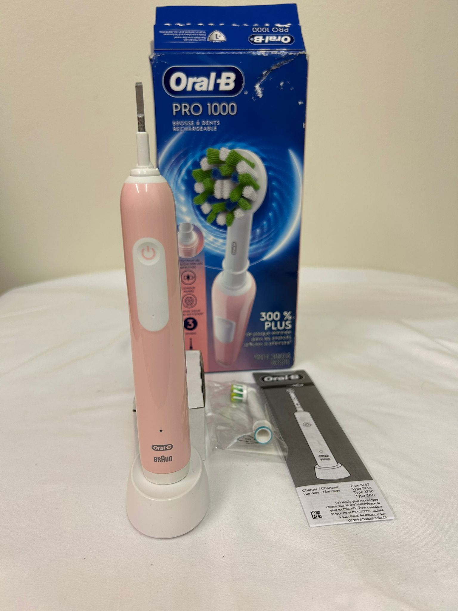 Oral-B Pro 1000 Rechargeable Electric Toothbrush (Pink)