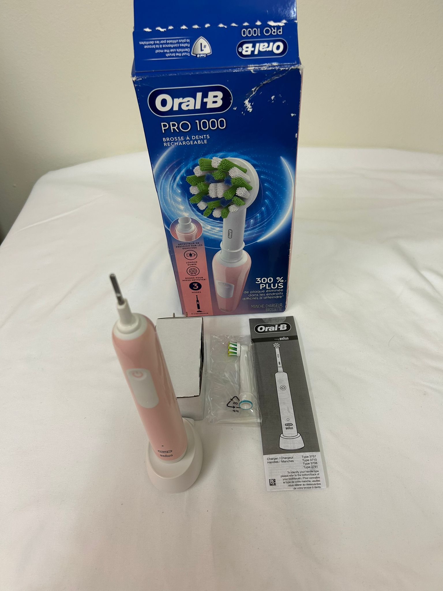 Oral-B Pro 1000 Rechargeable Electric Toothbrush (Pink)