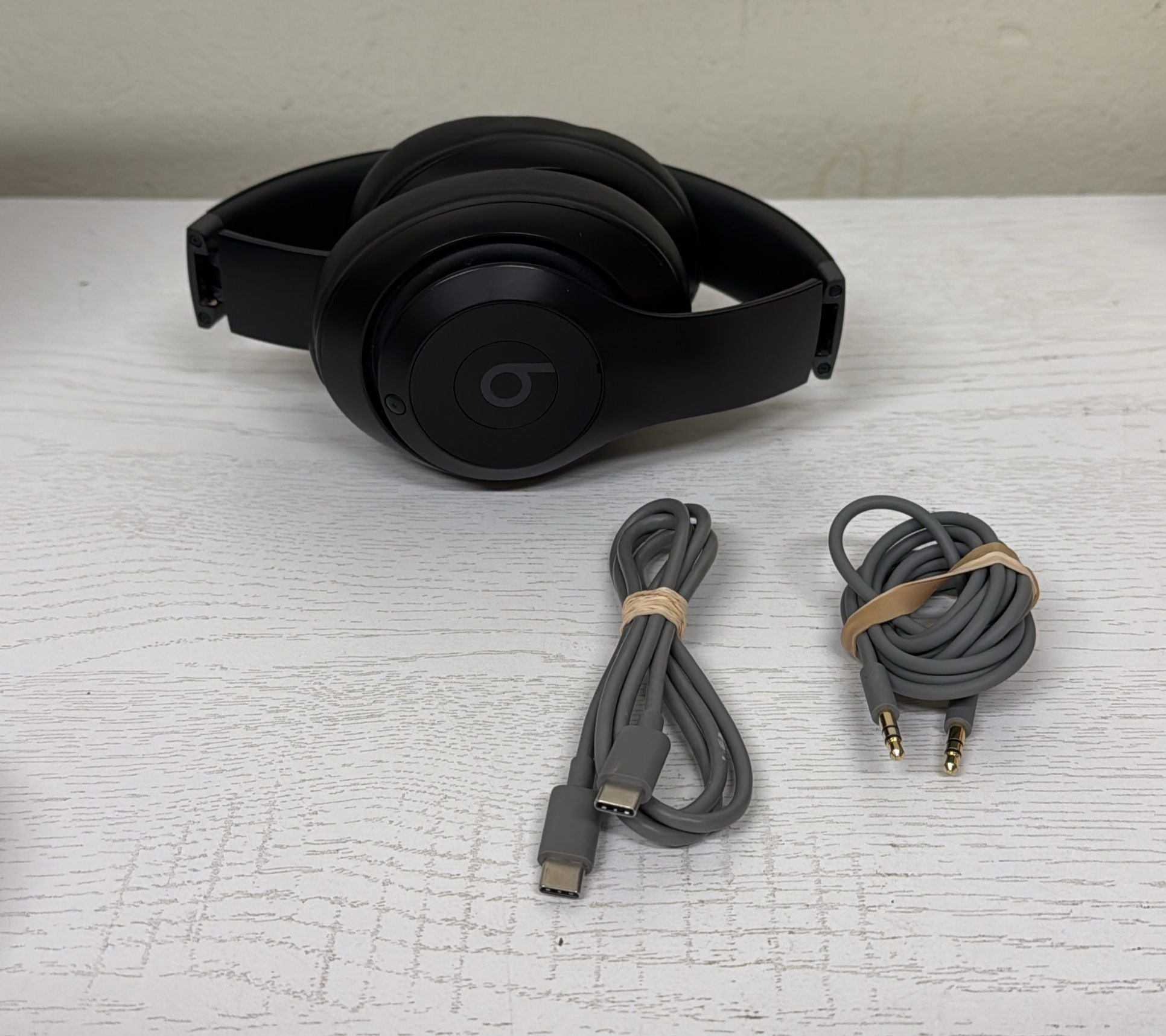 Beats Studio Pro - Wireless Bluetooth Noise Cancelling Headphones