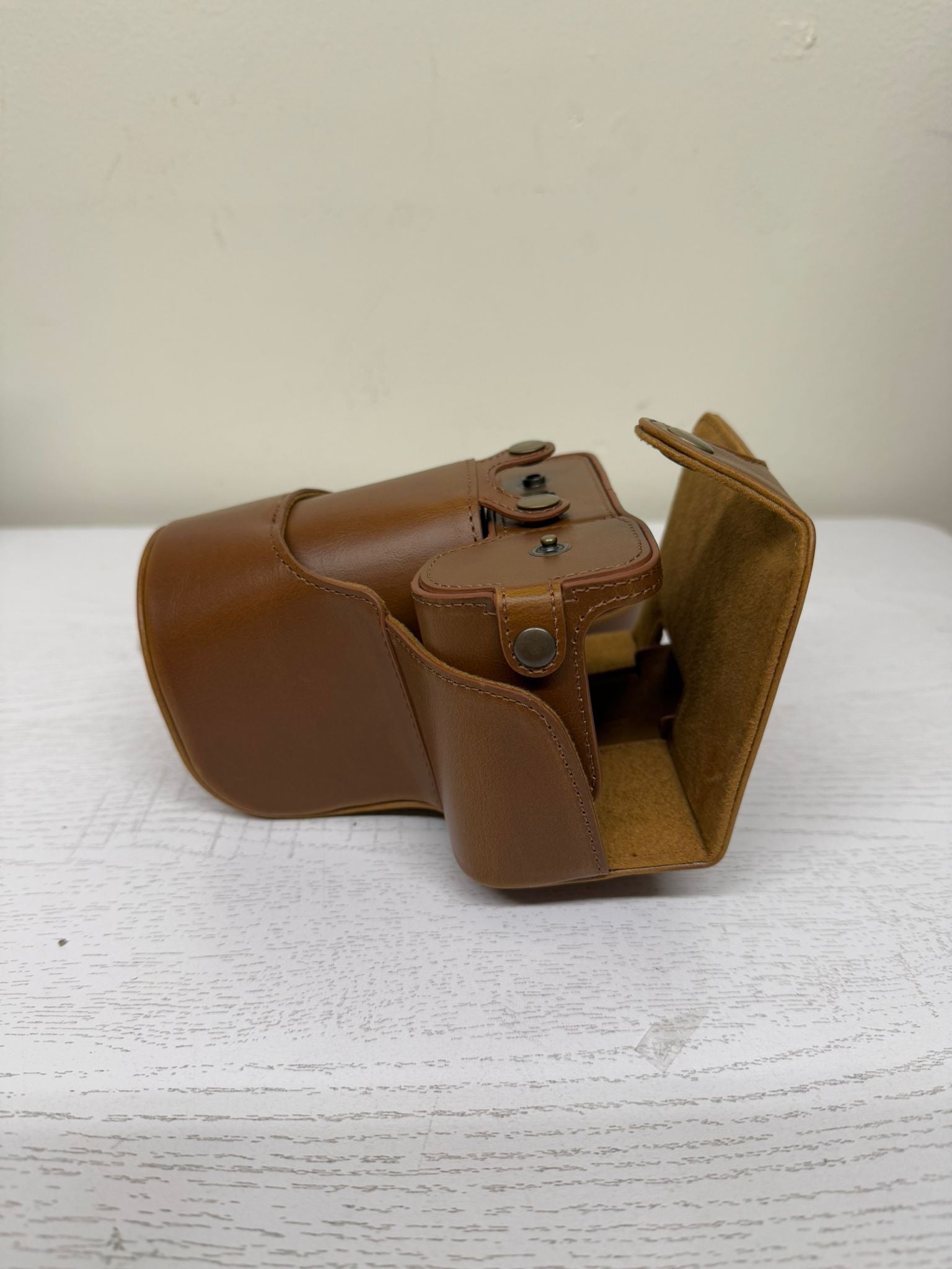 MegaGear Leather Camera Case (Brand New)