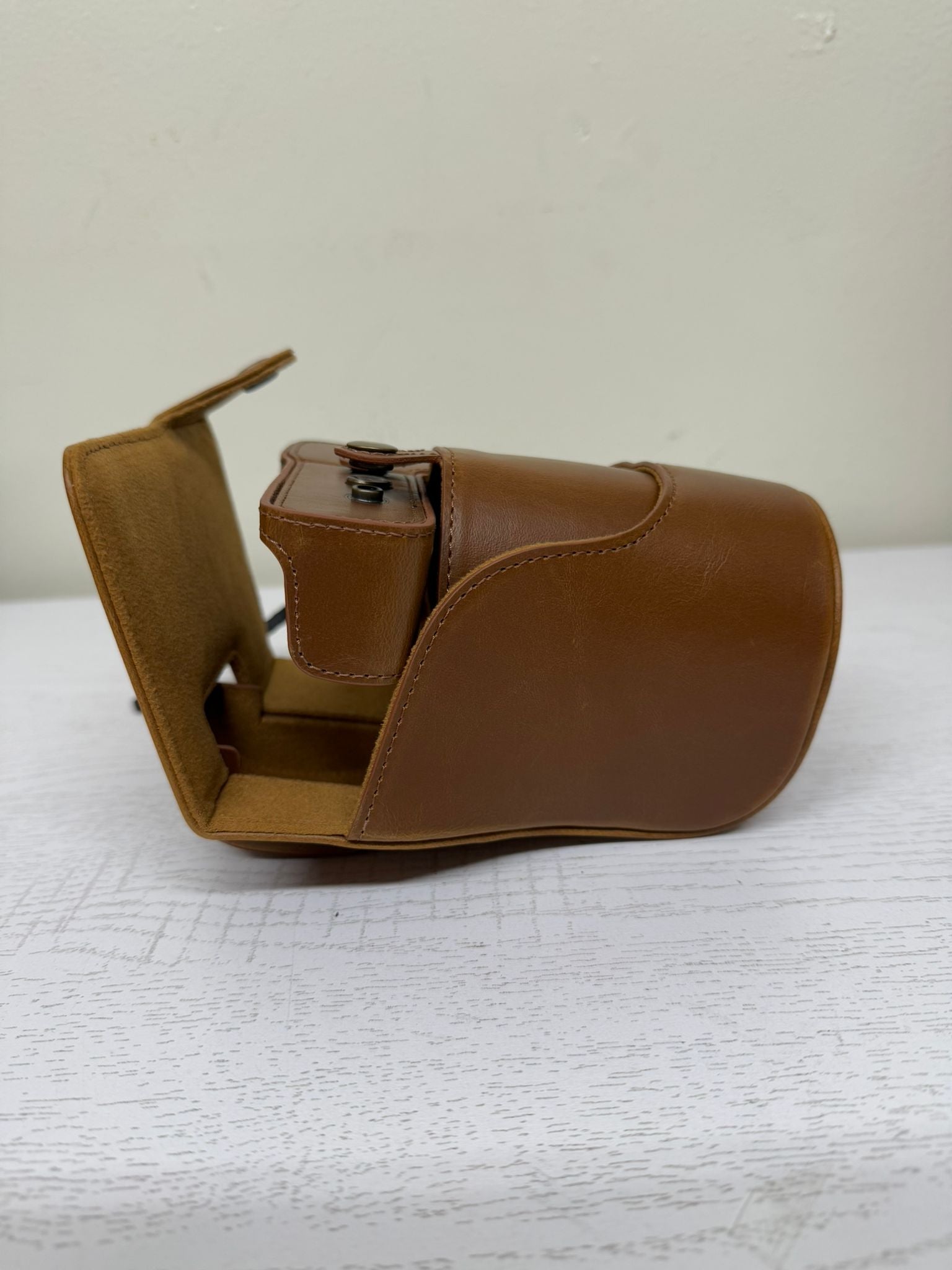 MegaGear Leather Camera Case (Brand New)