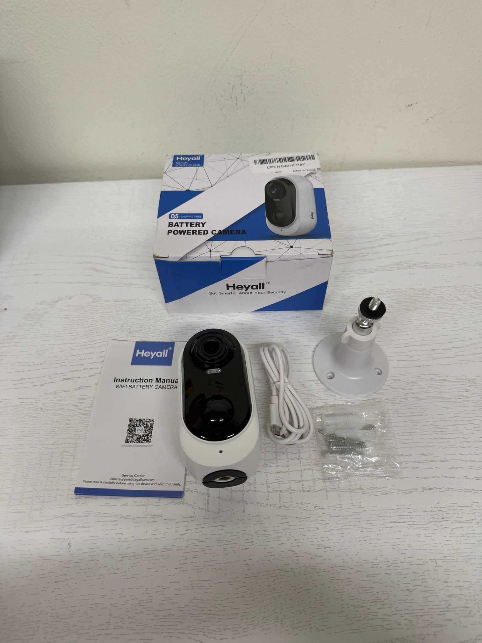 Wireless Outdoor Security Camera (Lightly Used)