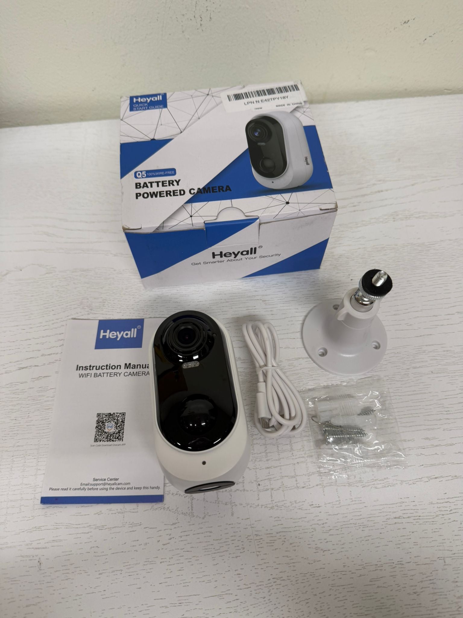 Wireless Outdoor Security Camera (Lightly Used)