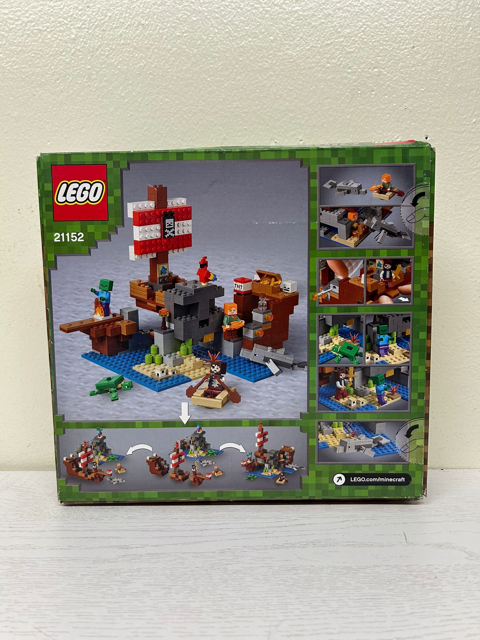 LEGO® Minecraft The Pirate Ship Adventure (21152) (Brand New)