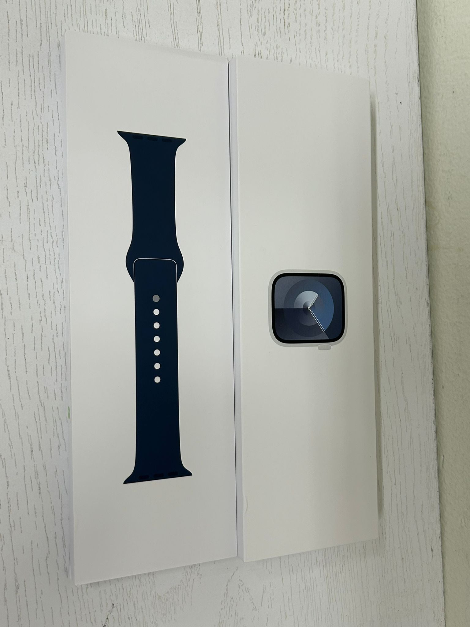 Apple Watch Series 9 [GPS + Cellular, 41mm] (Brand New)