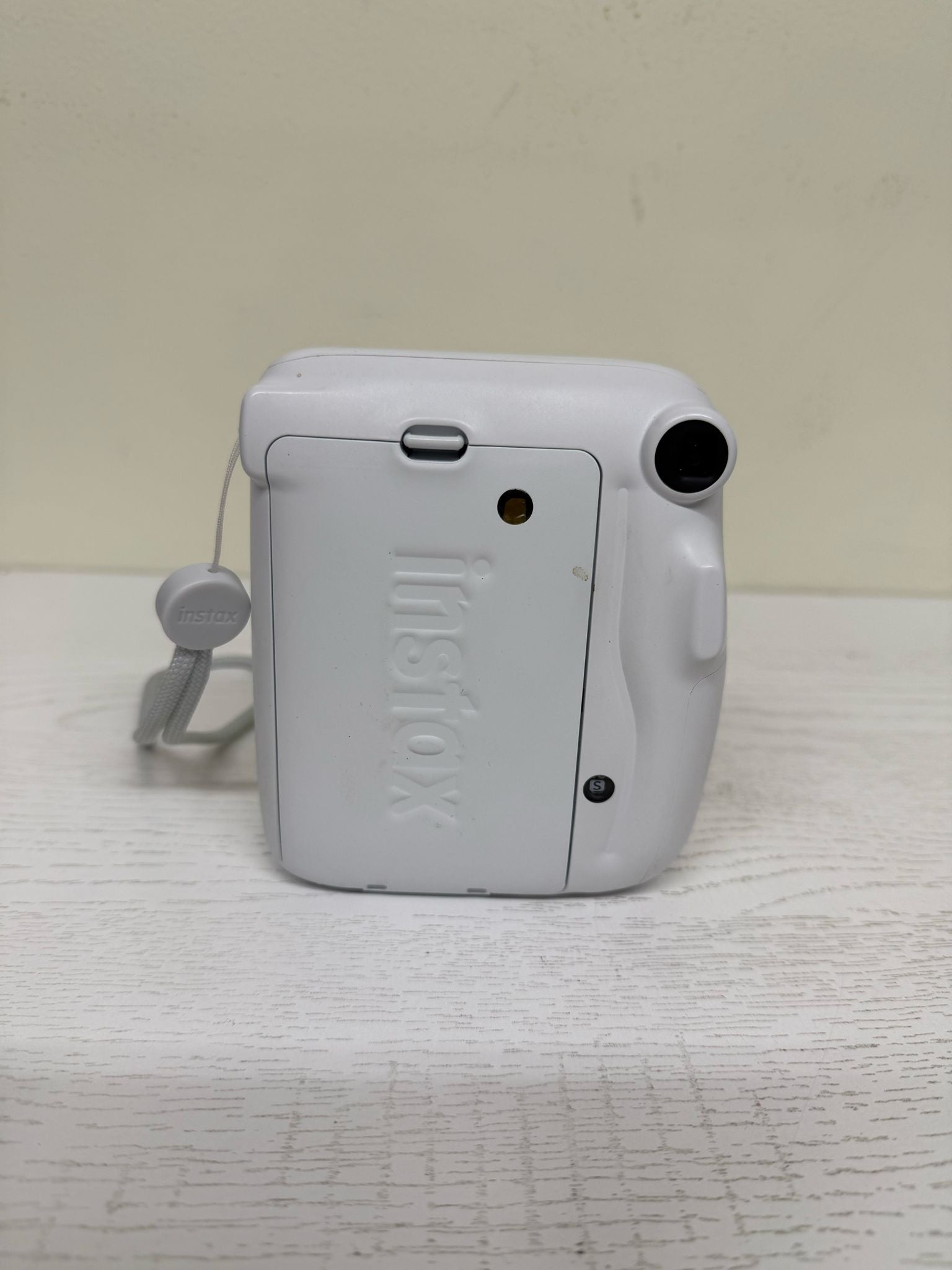 Fujifilm Instax Mini 11 Instant Camera – Ice White (Open Box/ Lightly Used)