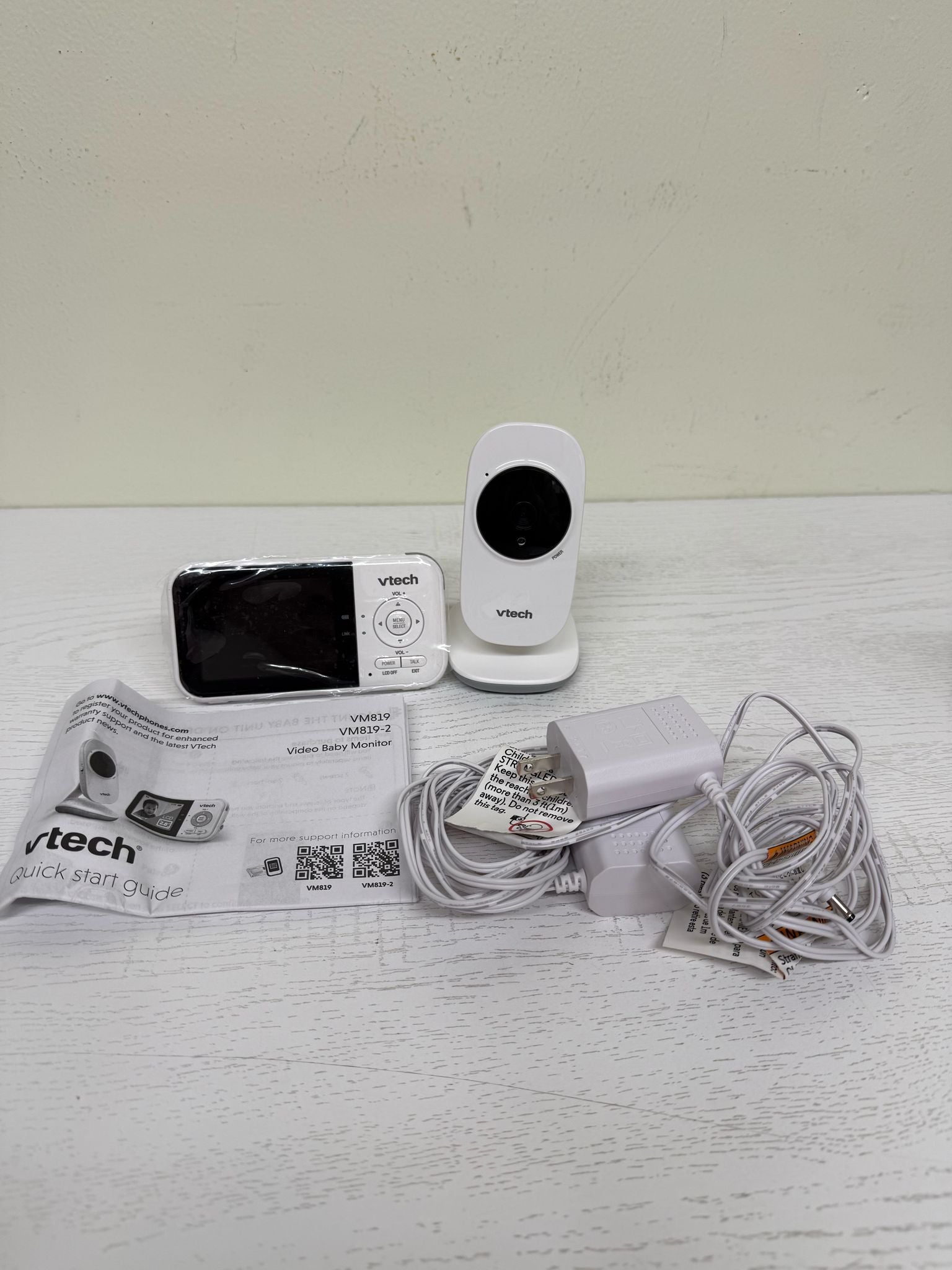 VTech VM819 Baby Monitor with Camera and Audio (Lighty Used)