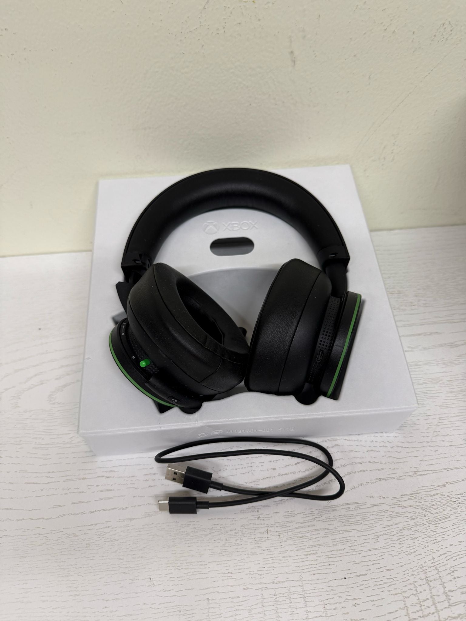 Xbox 2024 Wireless Gaming Headset (Lightly Used)