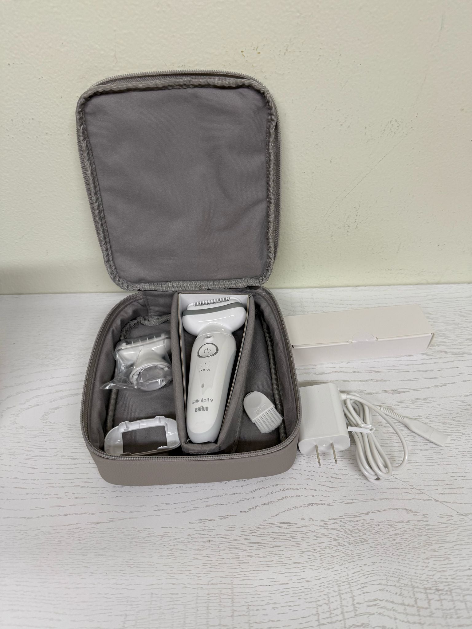 Braun Silk-épil 9 Epilator (Brand New)