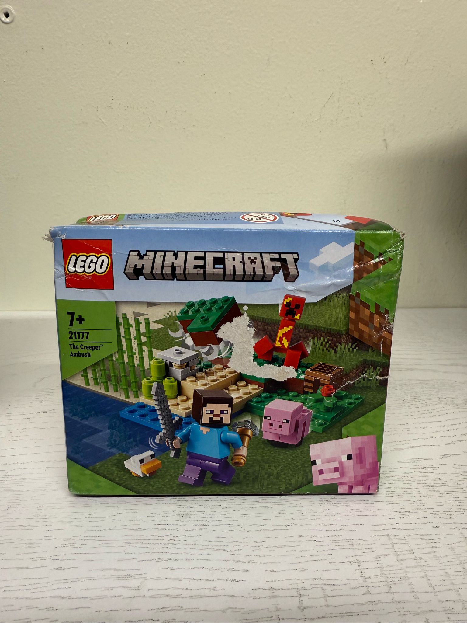 LEGO Minecraft The Creeper Ambush Building Toy 21177 (Brand New)