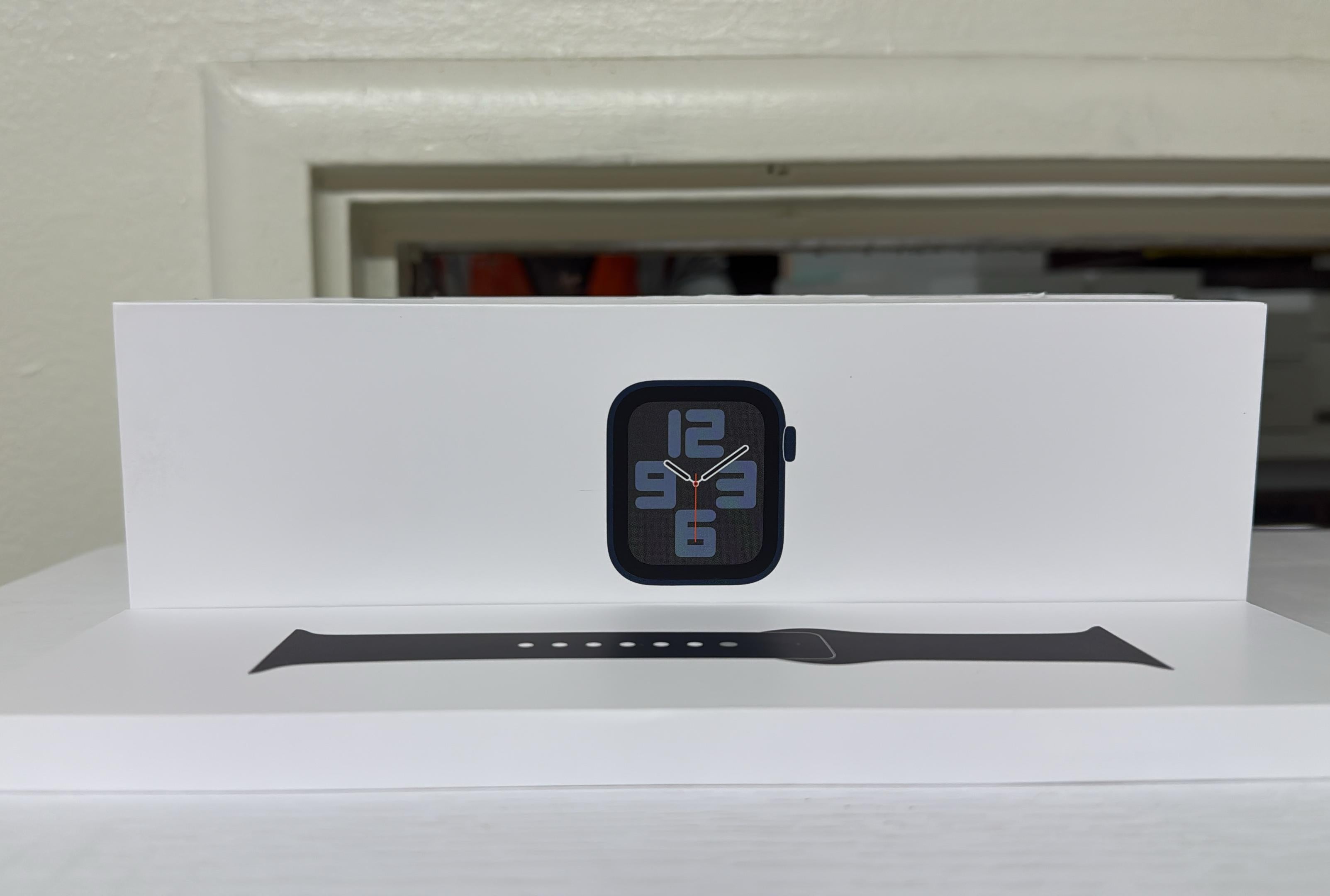 Apple Watch SE (Gen 2) - 44mm Midnight Aluminum with Midnight Sport Band M/L - GPS (Open Box)