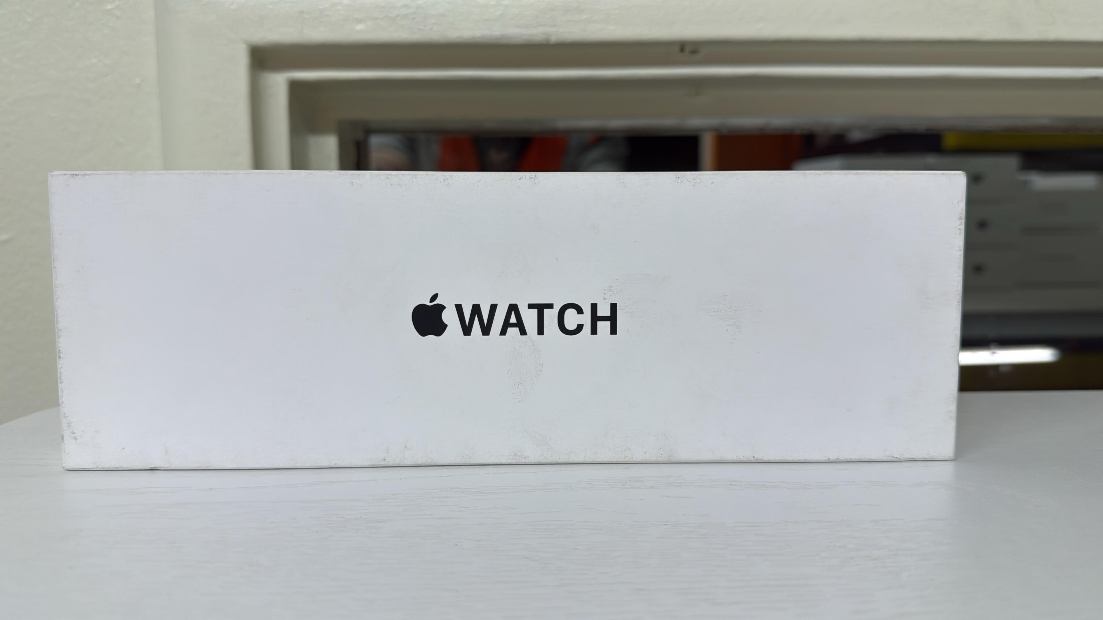 Apple Watch SE (Gen 2) - 40mm Starlight Aluminum with Starlight Sport Band - GPS (Brand New)