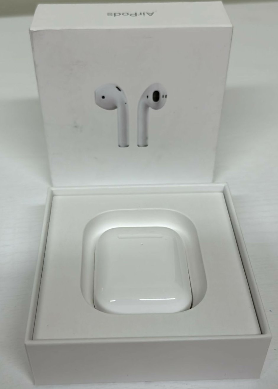 Apple Airpods Gen 2 Box open