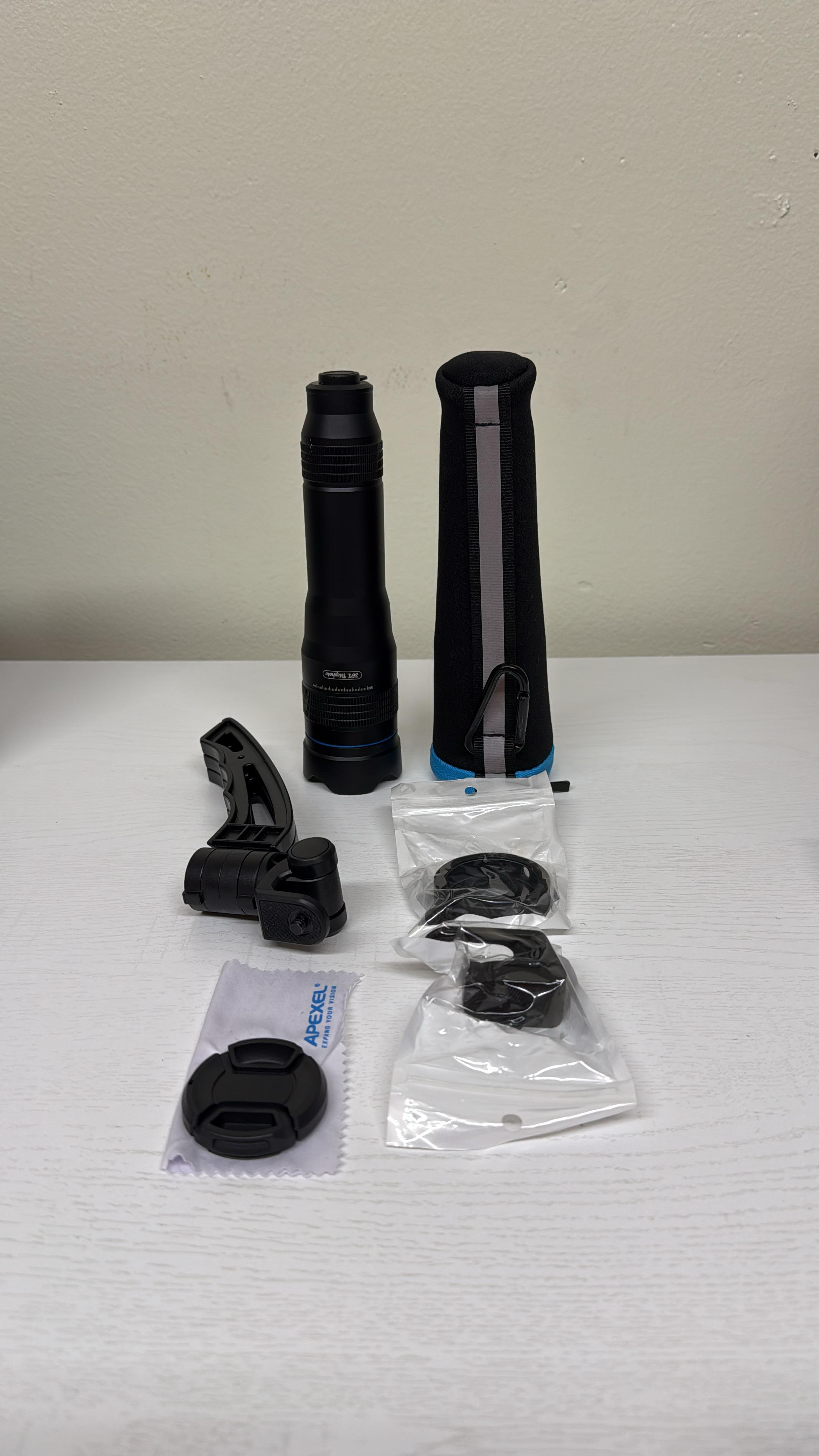 Apexel High Power 36X HD Telephoto Lens with Phone Tripod (Lightly Used)