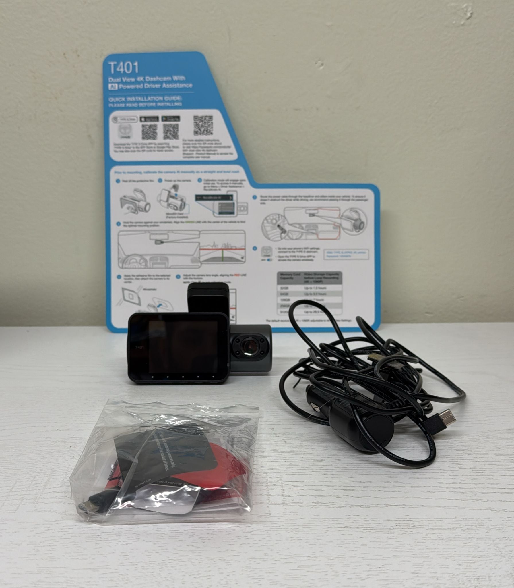 Type S T401 4K Dual View Dash Cam: AI-Powered Safety and Surveillance (Light used)